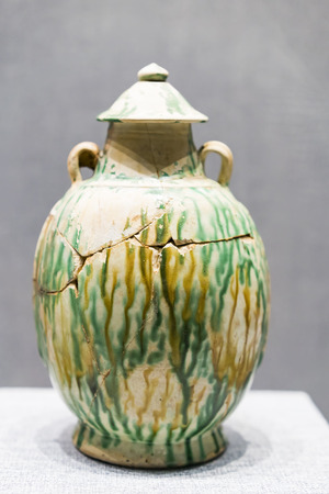 three color double-line flat pot at Hebei Provincial Museum, Shijiazhuang city Hebei Province, China.のeditorial素材