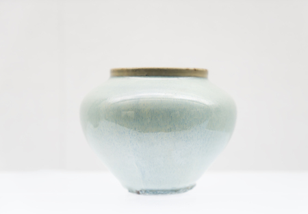 Yuan Dynasty moon white glaze cylinder at shanxi Museum,Chinaのeditorial素材