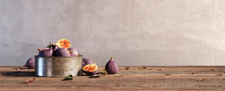 Old iron jar full of fresh ripe figs on wooden background 3D Rendering, 3D Illustrationの写真素材