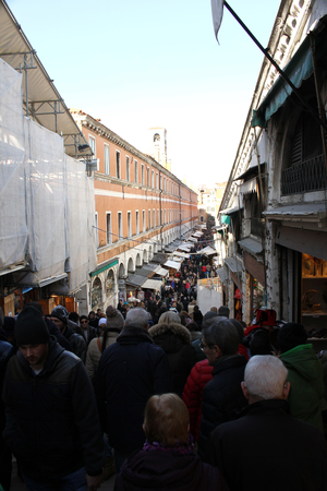 Rialto Bridge in Venice during the carnivalのeditorial素材