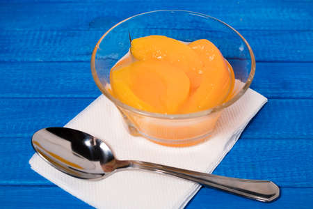 delicious peaches in syrup in a glass bowl on a Buel surface. Concept healty food.の写真素材