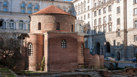 SOFIA, BULGARIA - DECEMBER 20 2016: The 4th century St. George Rotunda, behind some remains of Serdica, Sofia, Bulgariaのeditorial素材