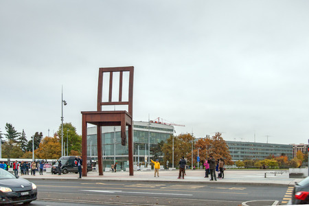 GENEVA, SWITZERLAND - OCTOBER 30, 2015: Geneva broken chair in front of the united nation building, Switzerlandのeditorial素材