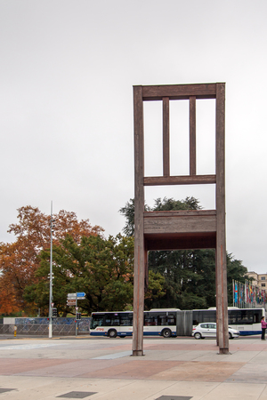 GENEVA, SWITZERLAND - OCTOBER 30, 2015: Geneva broken chair in front of the united nation building, Switzerlandのeditorial素材