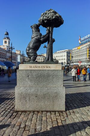 MADRID, SPAIN - JANUARY 22, 2018:  Statue of the Bear and the Strawberry Tree at Puerta del Sol in Madrid, Spainのeditorial素材