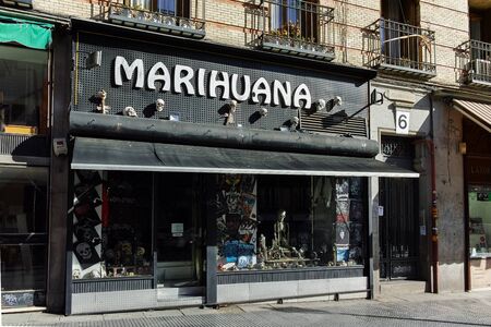 MADRID, SPAIN - JANUARY 23, 2018: Typical street in City of Madrid, Spainのeditorial素材