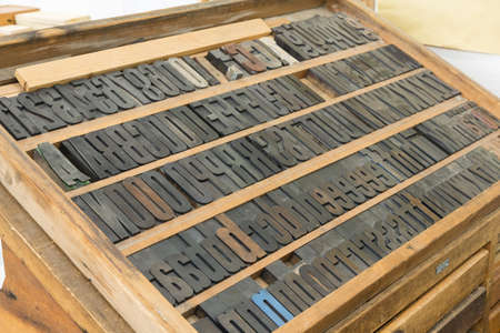 Holzbuchstaben in der Druckwerkstatt