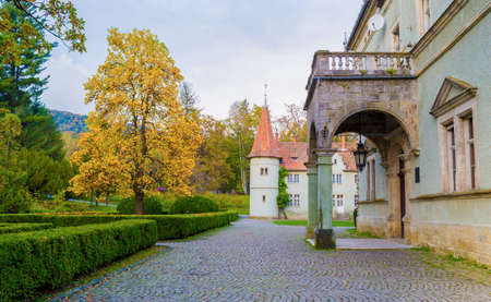 Topiary garden at autumn. Shenborn castle and english garden around it.のeditorial素材