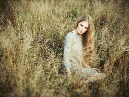 Portrait of beautiful woman on autumn field. Fashion photoの写真素材