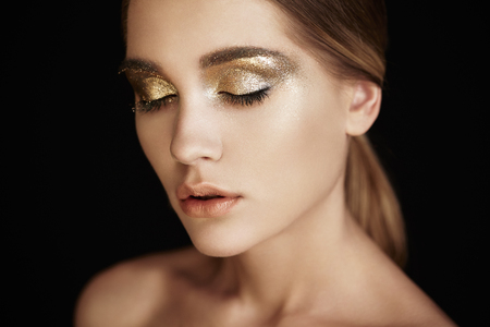 Beautiful woman face. Perfect makeup. Beauty fashion. Eyelashes. Lips. Cosmetic Eyeshadow. Make-up detail. Eyelinerの写真素材