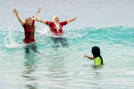 Malaysia Redang Island : Redang Island is famous for its crystal clear waters, white sandy beaches, and the tropical fish that inhabit the numerous reefs, many within 50 feet of the shore.のeditorial素材