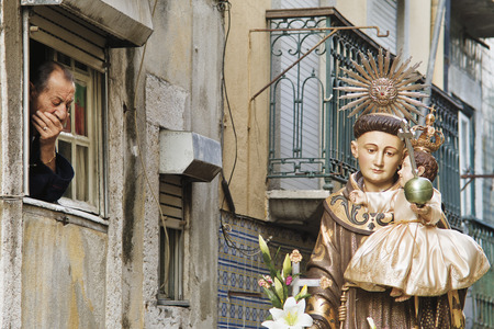 june 13, 2005 :  St. Anthony's Day, a great procession is organized. On the passage of the procession, a man  wait for the statue of the saint to do a prayerのeditorial素材