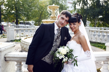 Bride and groom pose outdoorの写真素材