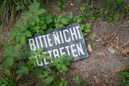 Prohibition sign on the ground of a green area. Translation on the sign: please do not enterの写真素材
