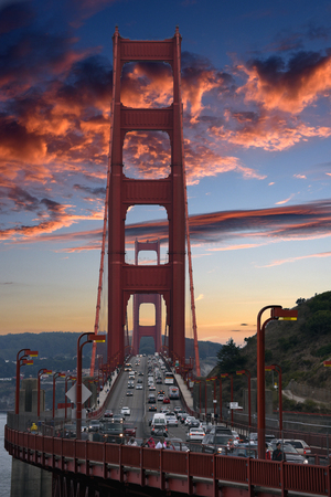 Golden Gate Bridge while sunset, San Francisco, Californiaの写真素材