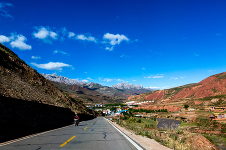 Qinghai-Tibet mountain highway sceneryのeditorial素材
