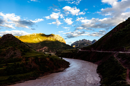 Qinghai-Tibet mountain river scenery