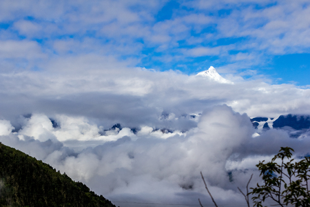 Shenshan Kawagbo cloud hazeの写真素材