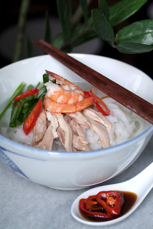 malaysian chinese style shrimp and noodles