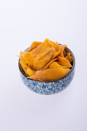 mango dry in bowl or dried mango slicesの写真素材