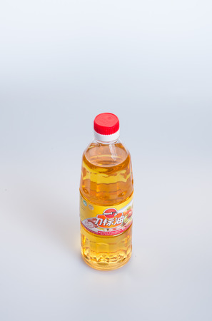 Singapore - Nov 14 2016 : Knife Cooking Oil in plastic bottle on the backgroundのeditorial素材