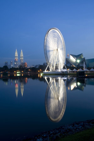 The Kuala Lumpur 'Eye on Malaysia' with the Twin Towers in the Backgroundのeditorial素材