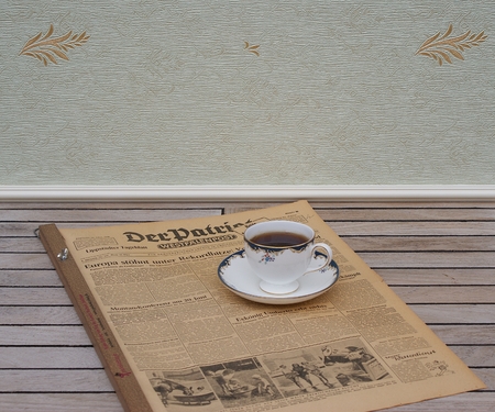 Kassel, Germany, 04.11.2018 English teacup and saucer on an old German daily newspaper The Patriot, edition from 8. June 1950. The daily newspaper The Patriot, founded in 1848, edition from 8.6.1950 with the headline: Europe groans under record heatのeditorial素材