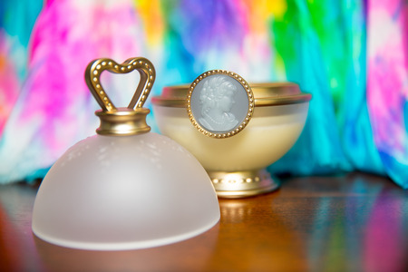 Princeton New Jersey - April 18, 2019: Les Merveilleuses LADUREE LIMITED EDITION POT FOR FACE POWDER - Rose/Gold Cameo Porcelain Design - Beauty Makeup Blender Toolsのeditorial素材