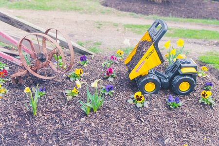 Princeton New Jersey - April 13, 2019: Car and Vehicles Miniature in garden. - Imageのeditorial素材