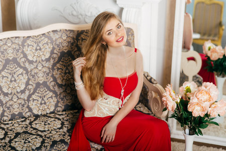 Woman Retro Hairstyle Portrait, Elegant Lady Make Up and Curly Hair Style, Model Fashion Beauty Portraitの写真素材