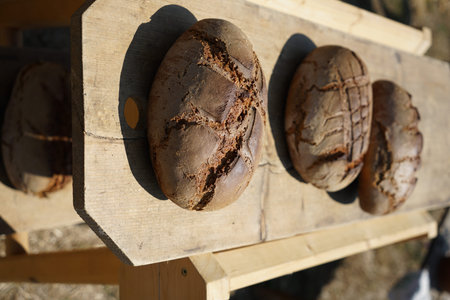 Bread is healthy and nutritious to use as a garnish for many foods