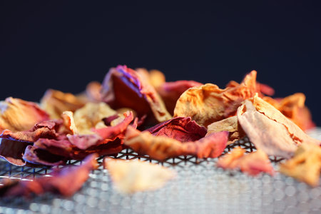 Rose petals spread a pleasant fragrance after lighting and are therefore very suitable for smoking...