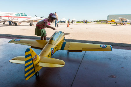 Kid curious of a small model planeのeditorial素材