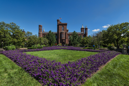 A view on the garden of smithsonian museumのeditorial素材
