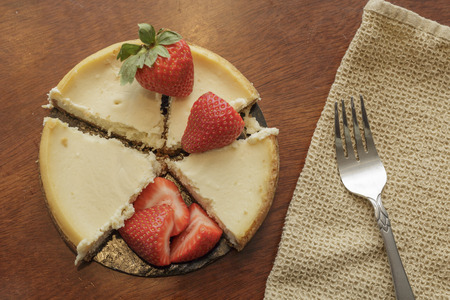 cheese cake with fresh strawberriesの写真素材