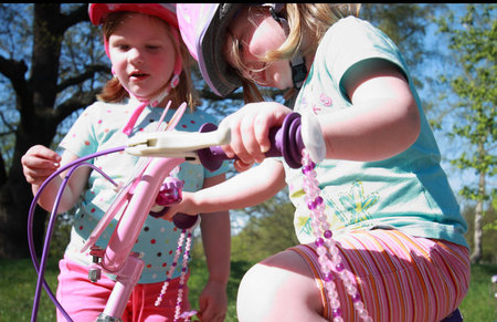 teaching you to rideの写真素材