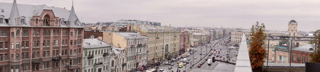 St. Petersburg, Russia - November, 2020 Amazing panoramic view on Ligovsky Prospekt and Moskovsky Railway Station. Roof view. Crowds of tourists in a hurry to their business, lively traffic on the road. Weathering autumn day at sunset. Historical city cenのeditorial素材
