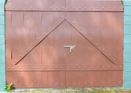 Large brown door, vintage style And has a stainless steel bolt in the middleの写真素材