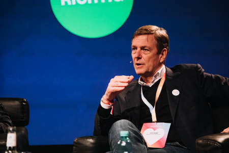 Claus Kleber speaker at web conference republicaのeditorial素材