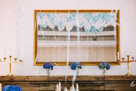 photo of white and blue balloons reflection in a mirrorの写真素材