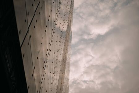 a skyscraper with the sky in the backgroundの写真素材