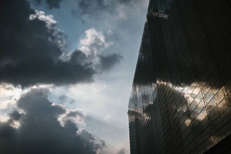 a skyscraper with the sky in the backgroundの写真素材