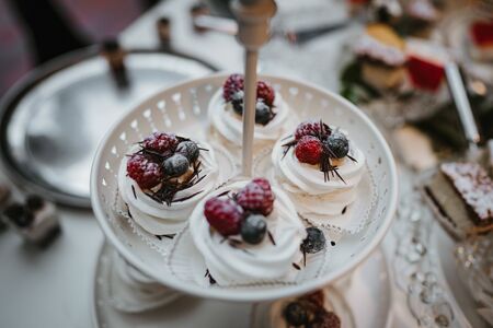 berries small pavlova dessert piecesの写真素材