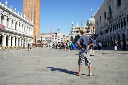 Venice, Italy, Boy on Piazza San Marco のeditorial素材