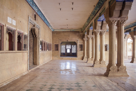 Old stone piller of Rajasthani palace in bundi cityのeditorial素材