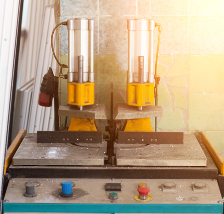 Production of pvc windows, pvc windows and sun, machine, machine for drilling holes in the profile