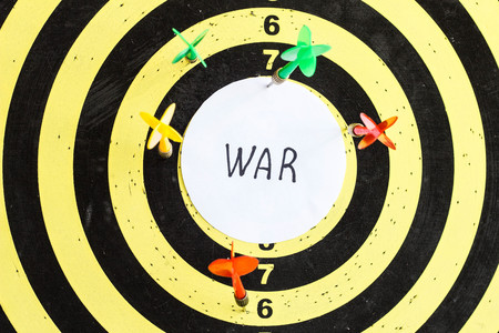 Target with darts in the center of which the inscription war, close-upの写真素材