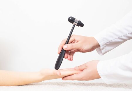 The doctor checks the palmar chin reflex in the palm of the patient. Verification and treatment of vegetative vascular dystonia and Parkinson's disease, copy space, skin reflexの写真素材