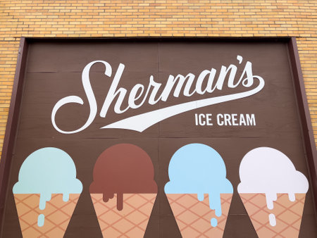 St. Joseph, MI, USA - July 8, 2023: Sherman's Dairy Bar is a local favorite ice cream shop that has been in operation since 1916.のeditorial素材