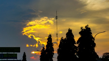 Beauty and the beast caught in the skyの素材